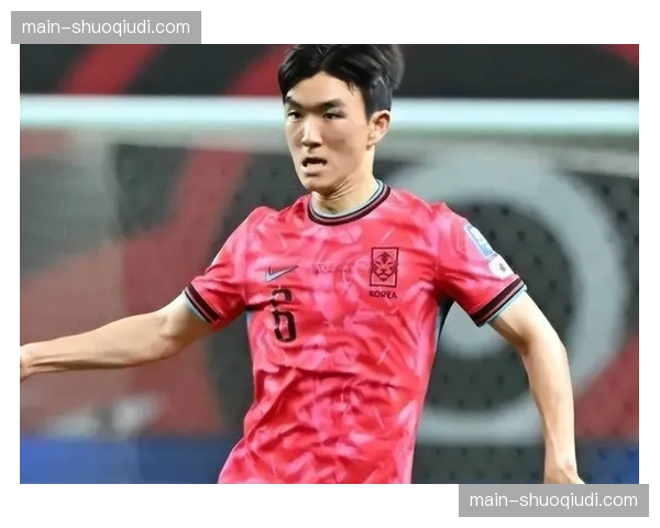 黄仁范长传精准特点突出 费耶诺德中场攻防转换枢纽